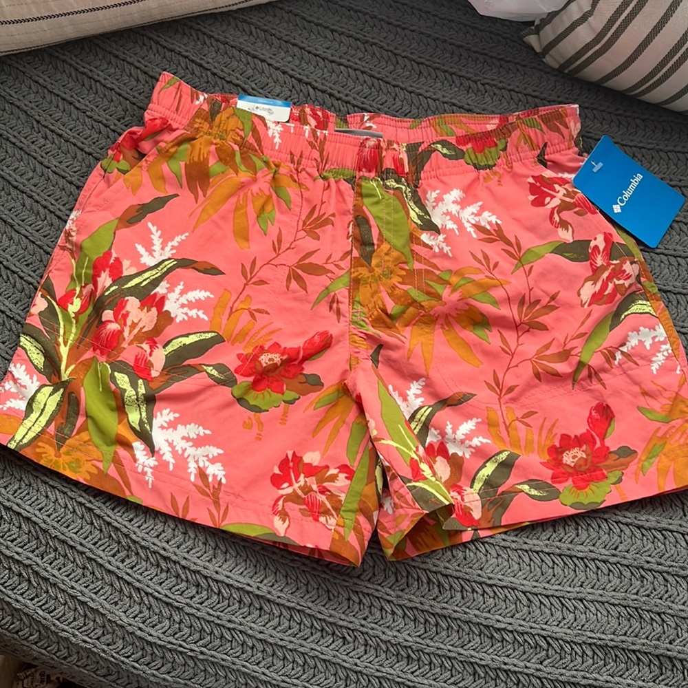 NWT Columbia Women’s Floral Pattern River Shorts Size Small 5” inseam